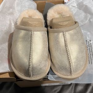 UGG Keegan metallic slippers little kids size 10
